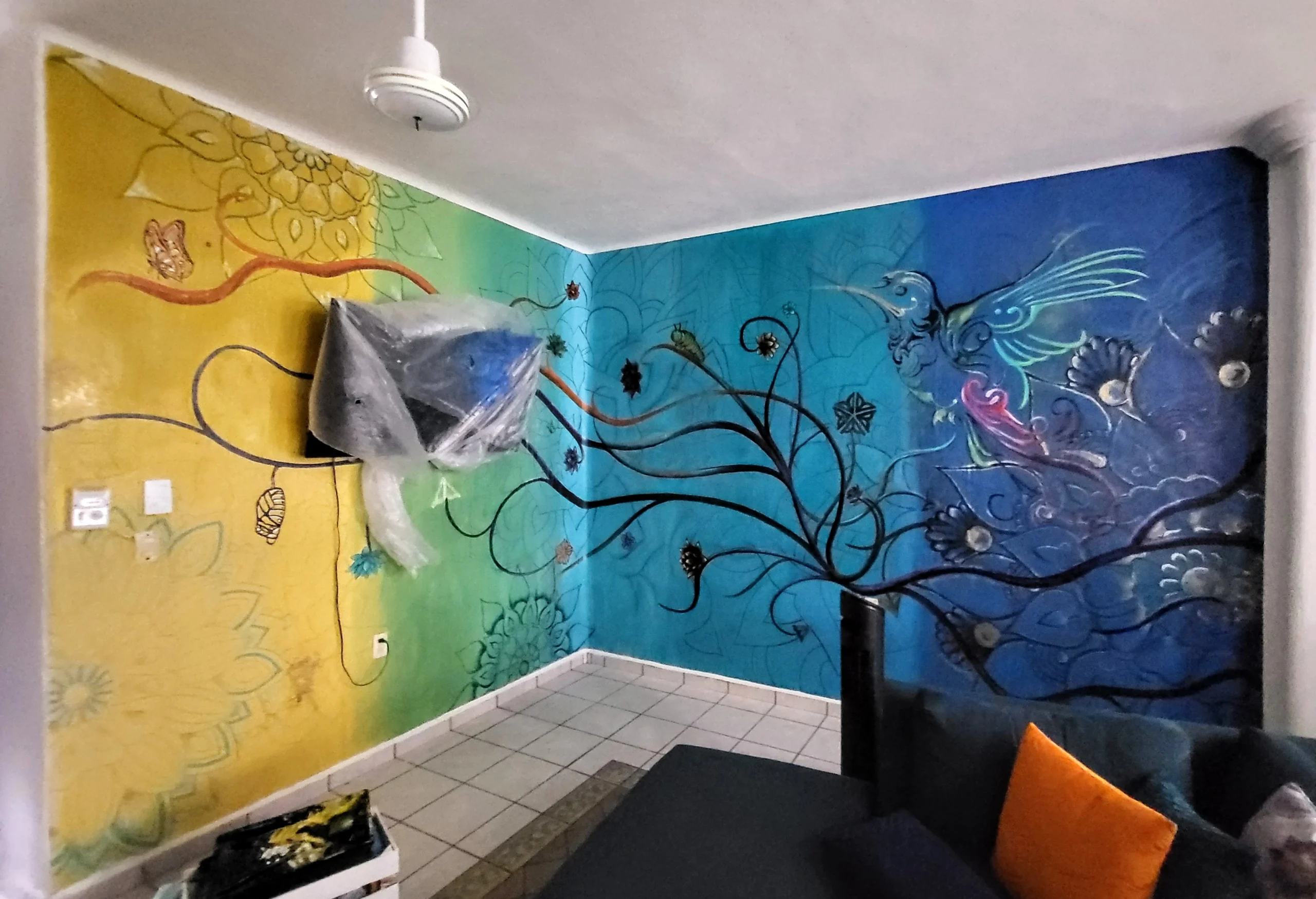 Colibrí mural, view 2
